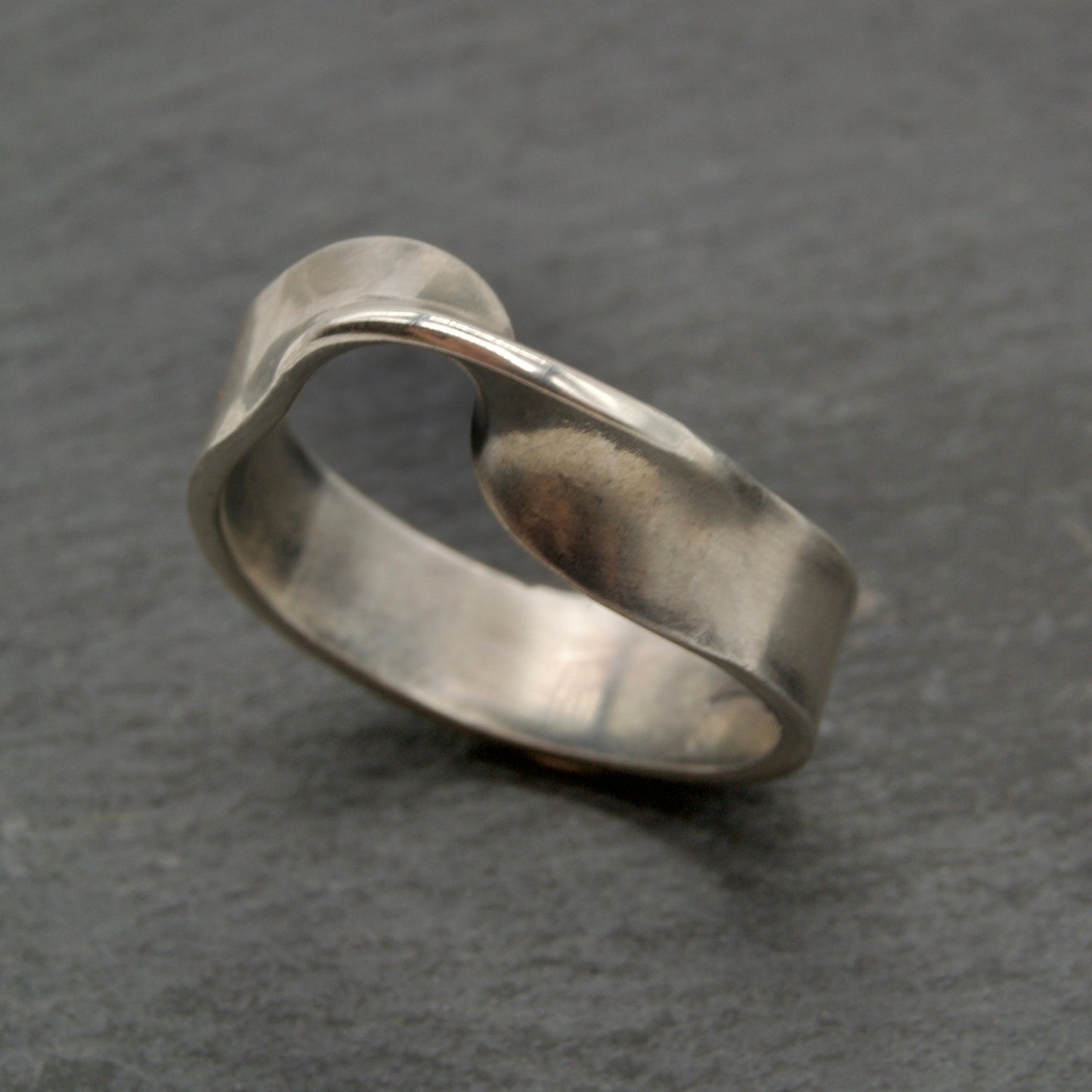 Möbius Ring