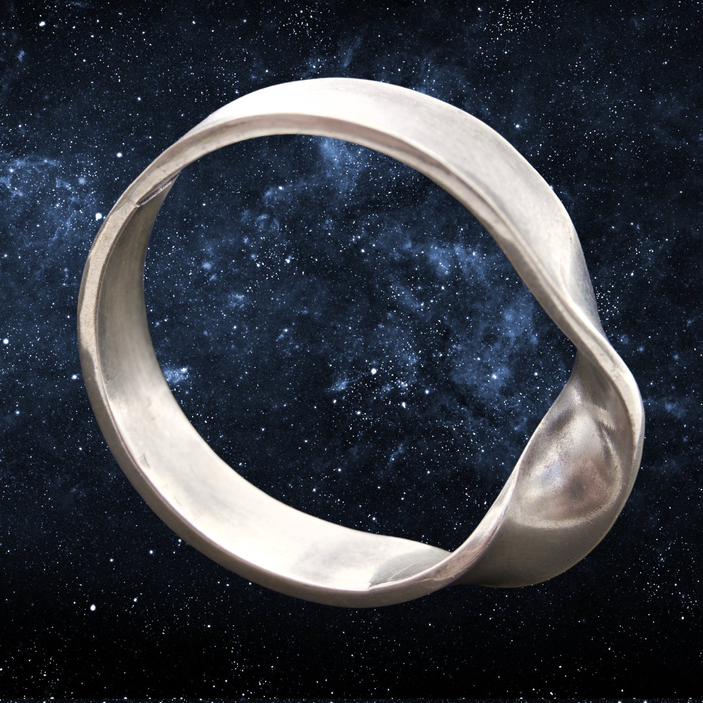 Möbius Ring