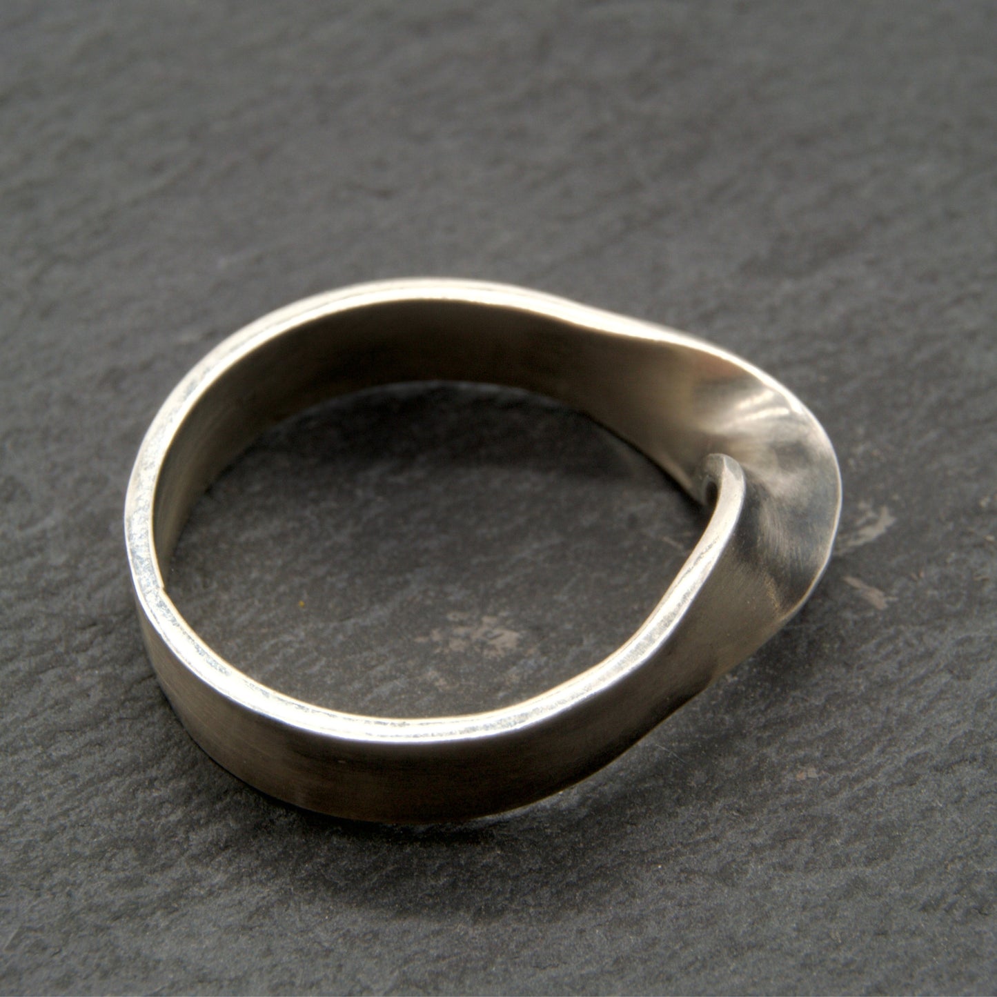 Möbius Ring